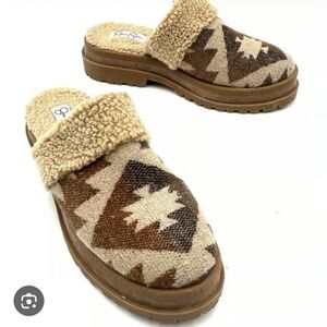 Jessica Simpson Slip On Fur Lined Clogs, 8 NWOT.